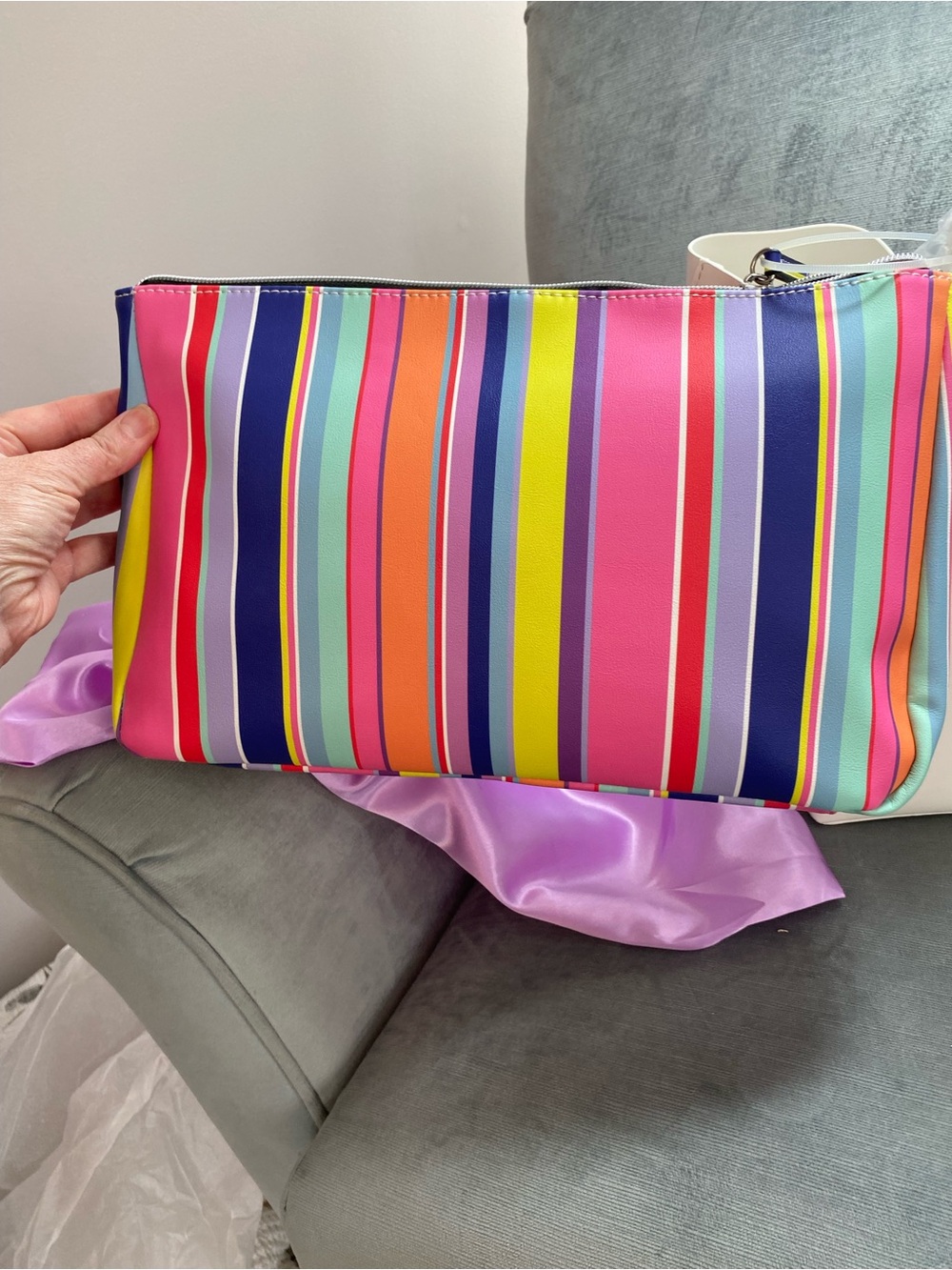 Betsey Johnson RARE White Cutout Tote NWT with removable colorful clutch & scarf - Picture 12 of 17